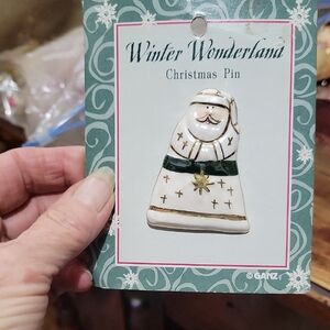 GANZ Winter Wonderland Santa Pin with Gold and Green